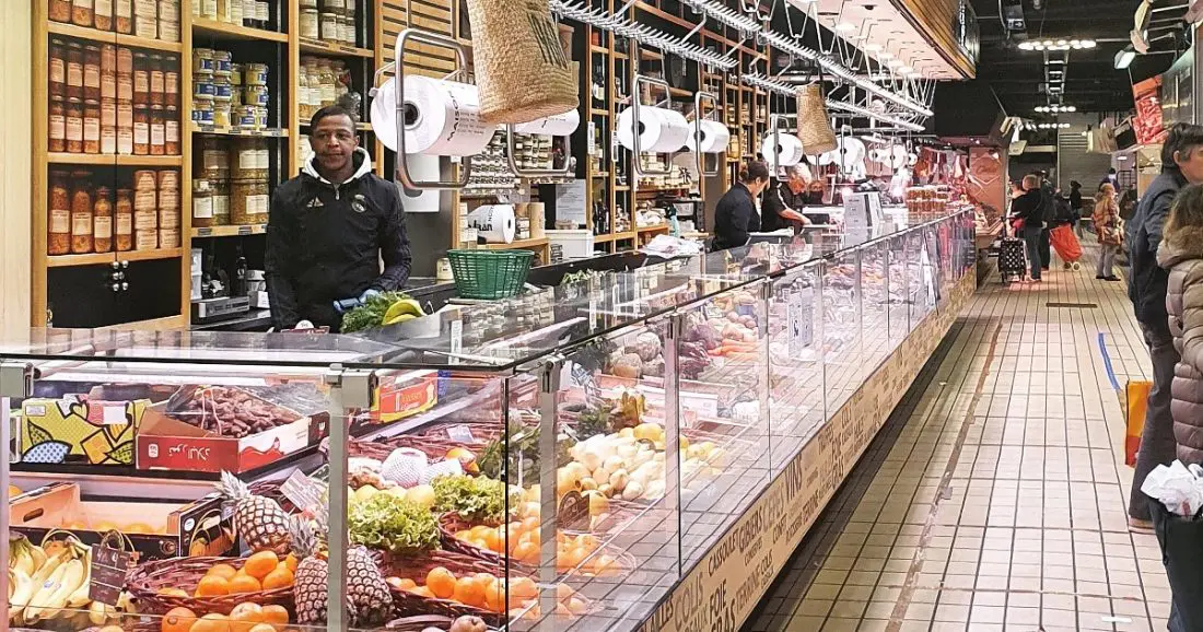 Vendors at the Victor Hugo Market in Toulouse open and selling during COVID-19