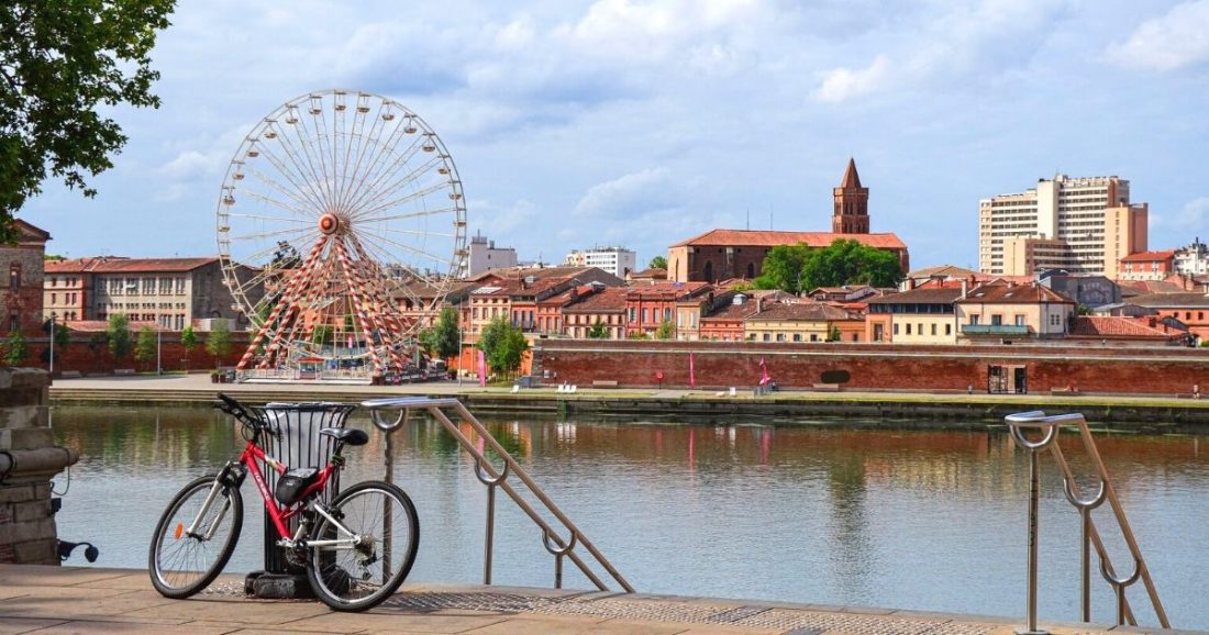 Ferris wheel beside the river in Toulouse