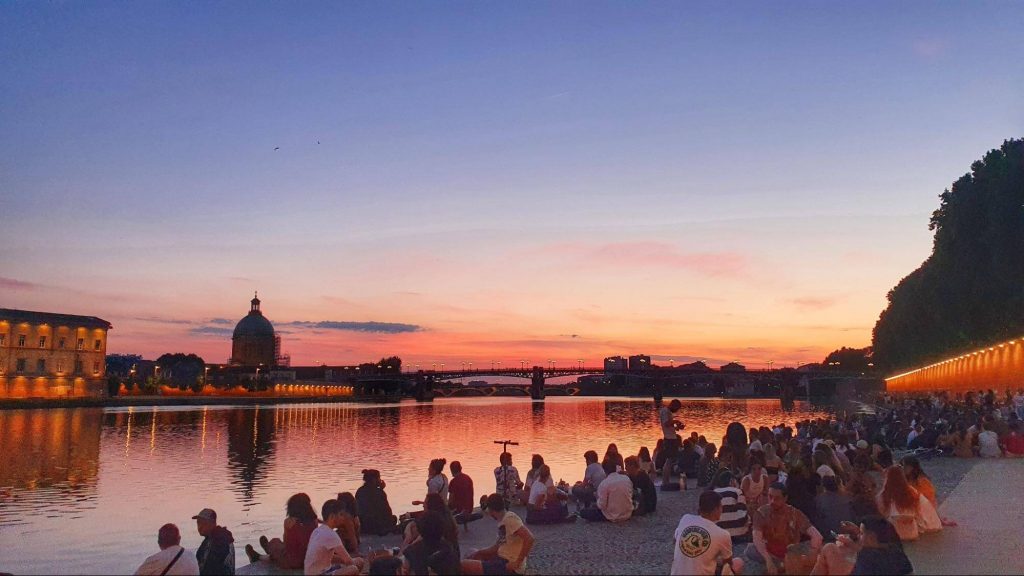 Le coucher de soleil près de la Garonne à Toulouse