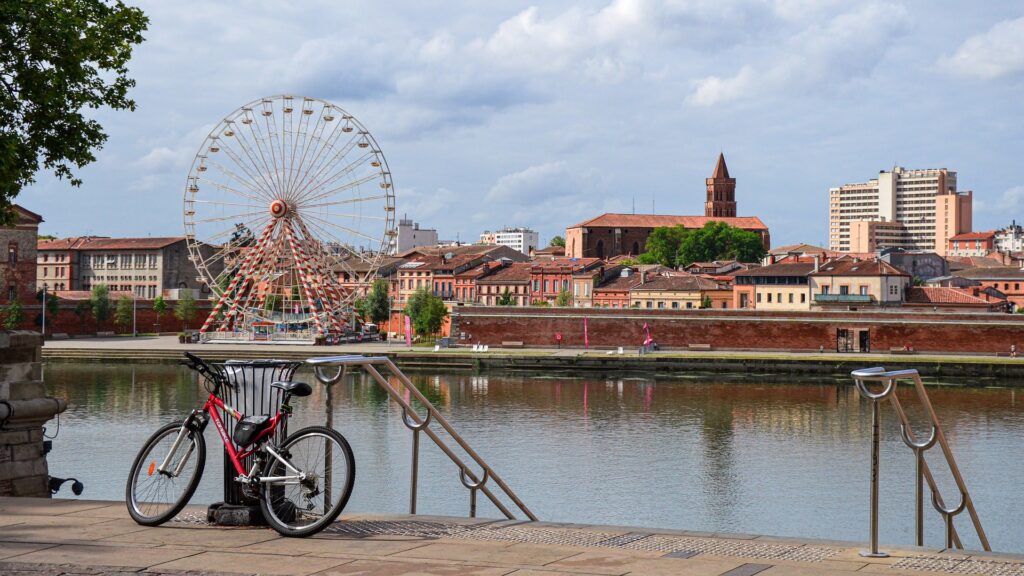 Toulouse, Bike, Ferris wheel on water