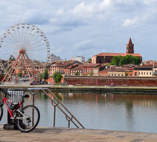 Toulouse, Bike, Ferris wheel on water